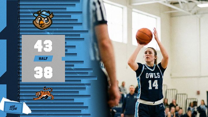 Score update template with wood floor background, left section for team logos, central stats area for scores and halftime, and player action photo on the right.