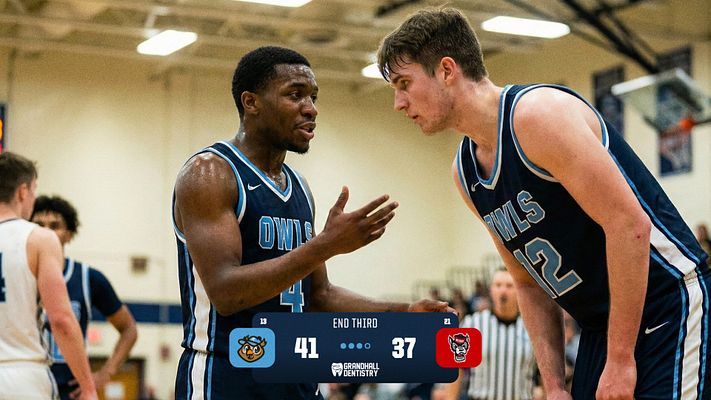 Multi-format score update template with dark blue background, large action photo on left, and right side displaying opponent and team logos with scores. Includes quarter indicator badge and designed for landscape, square, and portrait social media exports.
